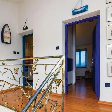 In With Pool, Whirpool, Terrace, Air Conditioning, Wi-fi, Washing Machine 4780-1 Mali Lošinj