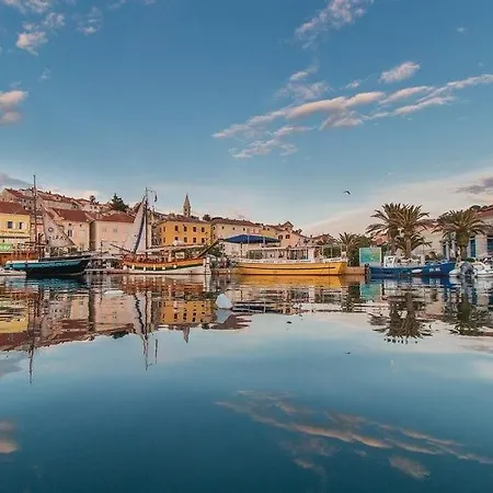 Ferienhaus In With Pool, Whirpool, Terrace, Air Conditioning, Wi-fi, Washing Machine 4780-1 Mali Lošinj