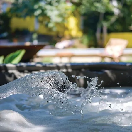In With Pool, Whirpool, Terrace, Air Conditioning, Wi-fi, Washing Machine 4780-1 Ferienhaus *