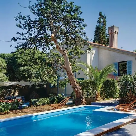 Case de vacanță In With Pool, Whirpool, Terrace, Air Conditioning, Wi-fi, Washing Machine 4780-1 Mali Lošinj