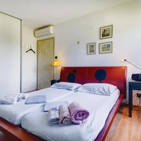 In With Pool, Whirpool, Terrace, Air Conditioning, Wi-fi, Washing Machine 4780-1 * Mali Lošinj