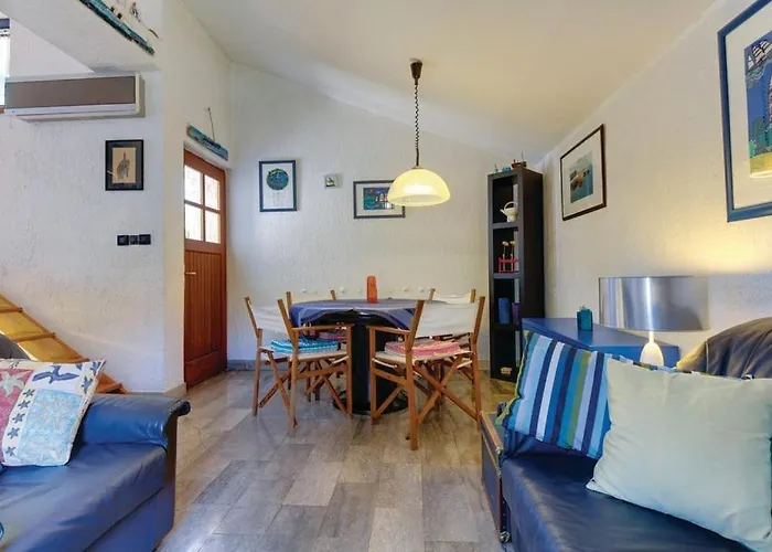 Mali Losinj: Poolside Retreat With Whirlpool And Terrace Holiday home *