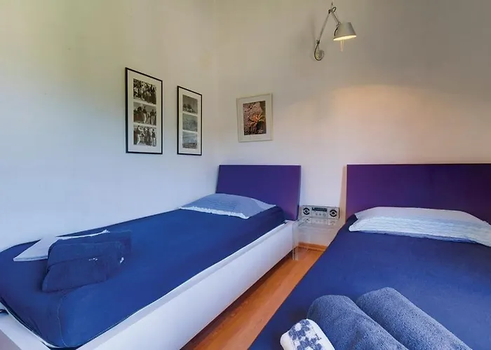 Holiday home Mali Losinj: Poolside Retreat With Whirlpool And Terrace *