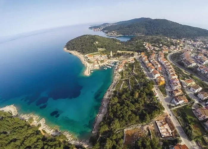 Holiday home Mali Losinj: Poolside Retreat With Whirlpool And Terrace