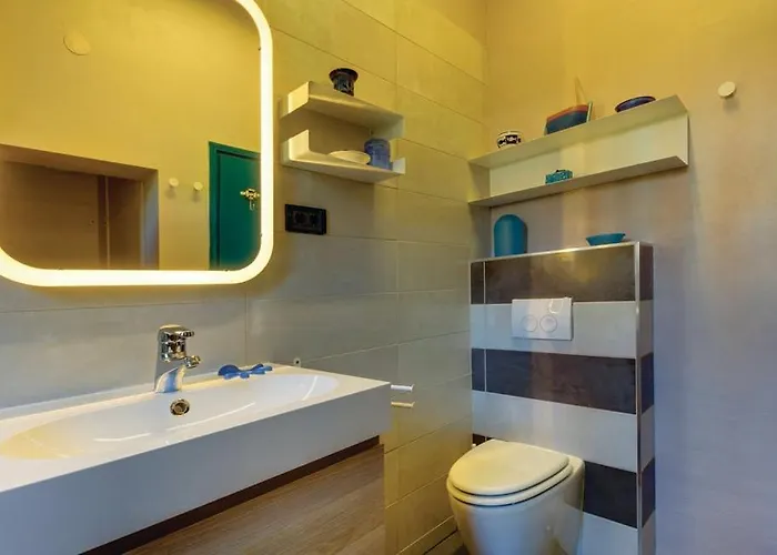 Holiday home Mali Losinj: Poolside Retreat With Whirlpool And Terrace *