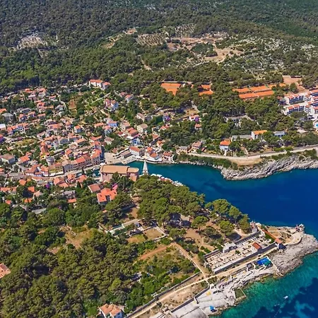 Vikendica Mali Losinj: Poolside Retreat With Whirlpool And Terrace