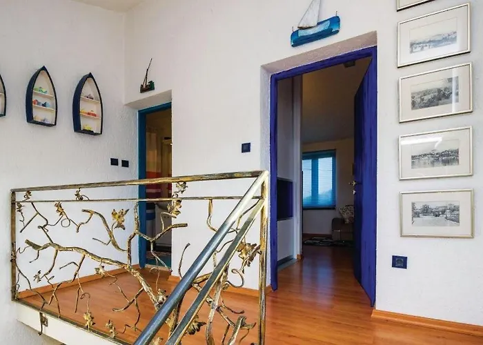 In With Pool, Whirpool, Terrace, Air Conditioning, Wi-fi, Washing Machine 4780-1 Mali Lošinj