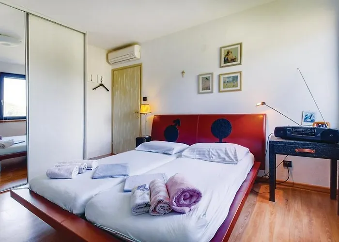 In With Pool, Whirpool, Terrace, Air Conditioning, Wi-fi, Washing Machine 4780-1 * Mali Lošinj